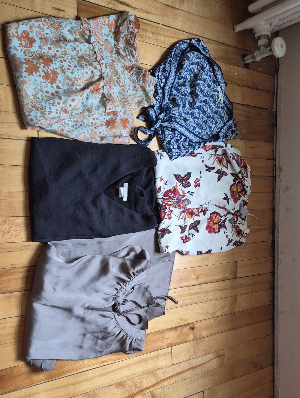 Lot of 6 Women’s Tops – Mixed Brands